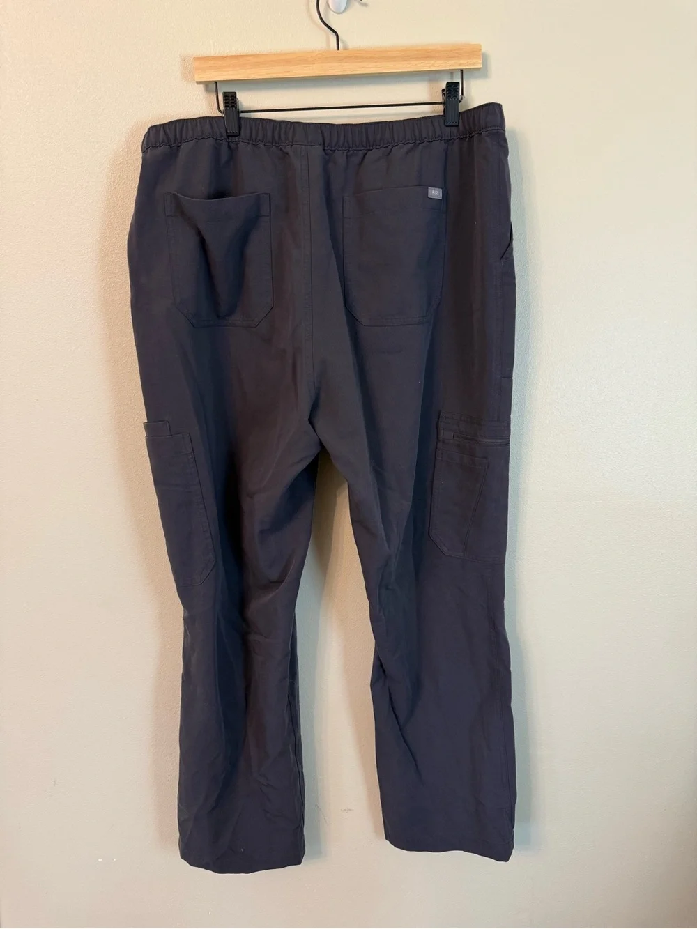 FIGS Cairo Cargo Scrub Pants XXL Charcoal Gray Red Drawstring Style 1000200R
